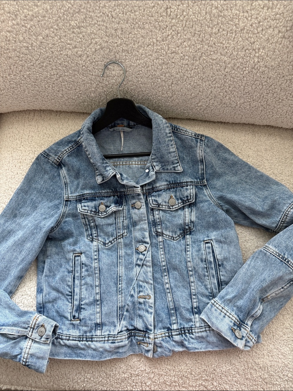 Free People Light Wash Cropped Denim Jacket - Picture 13 of 14